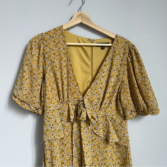Anything Lovelier Yellow Floral Print Tiered Midi Dress size Medium - Picture 7 of 10